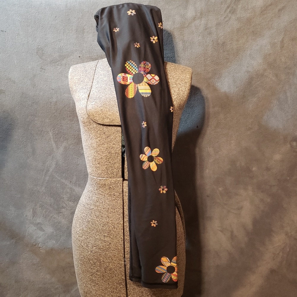 NOLI M retro 70s flower yoga pants medium